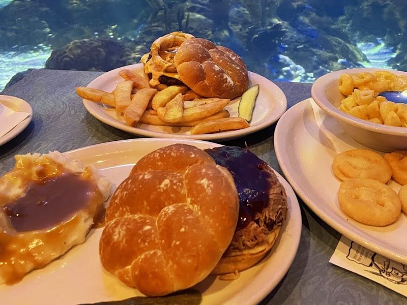 Dillon's KC BBQ at Wildlife World Zoo interior